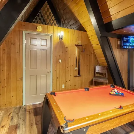 Gatlinburg Cabin With Breathtaking Views, Hot Tub, Sauna, 10 Min To Downtown And National Park Exterior photo