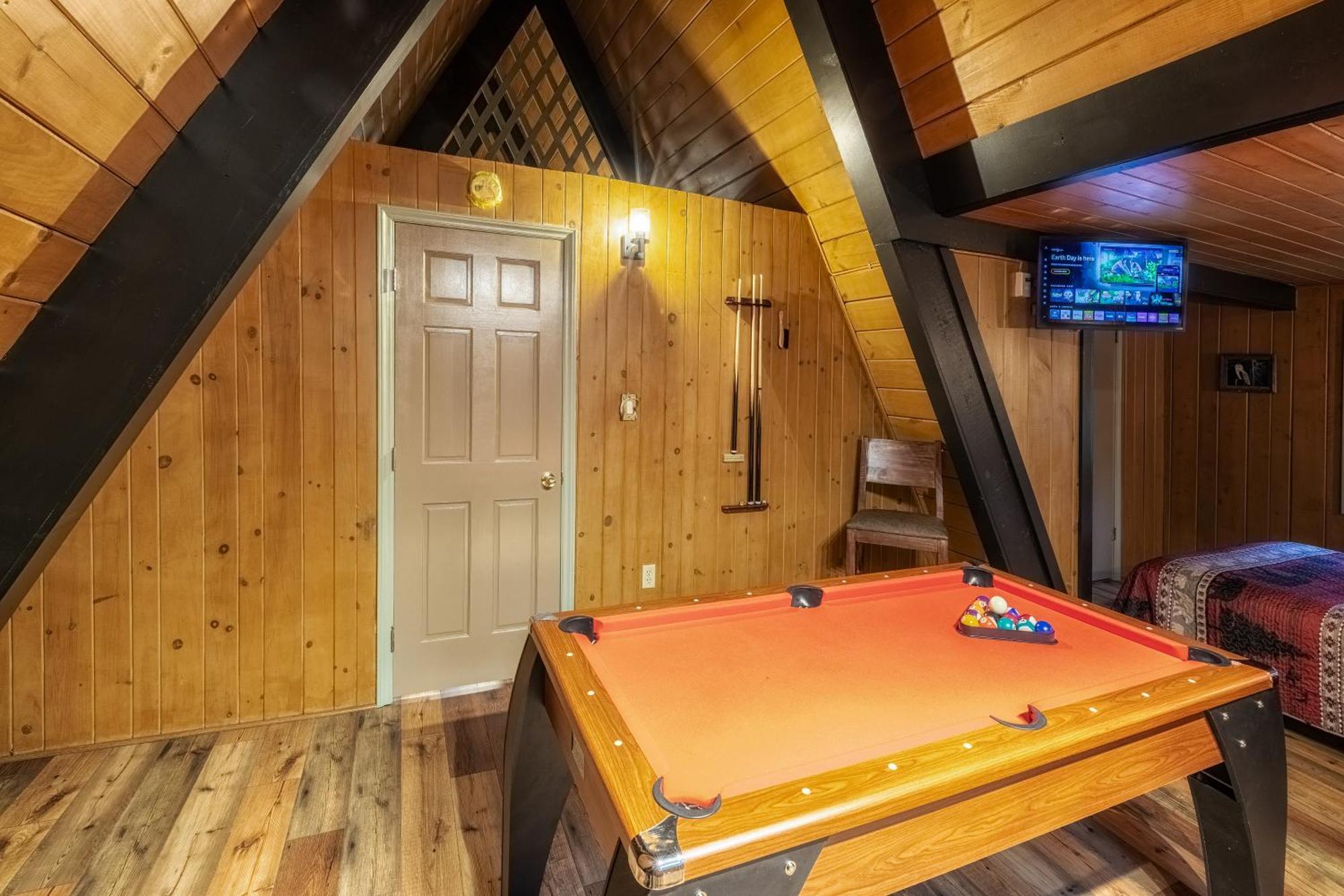 Chalet With Breathtaking Views, Hot Tub, Sauna, 10 Min To Downtown And National Park