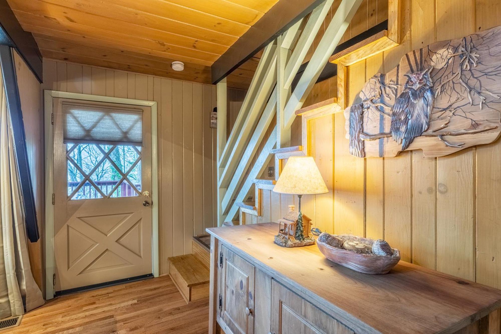With Breathtaking Views, Hot Tub, Sauna, 10 Min To Downtown And National Park Chalet Gatlinburg