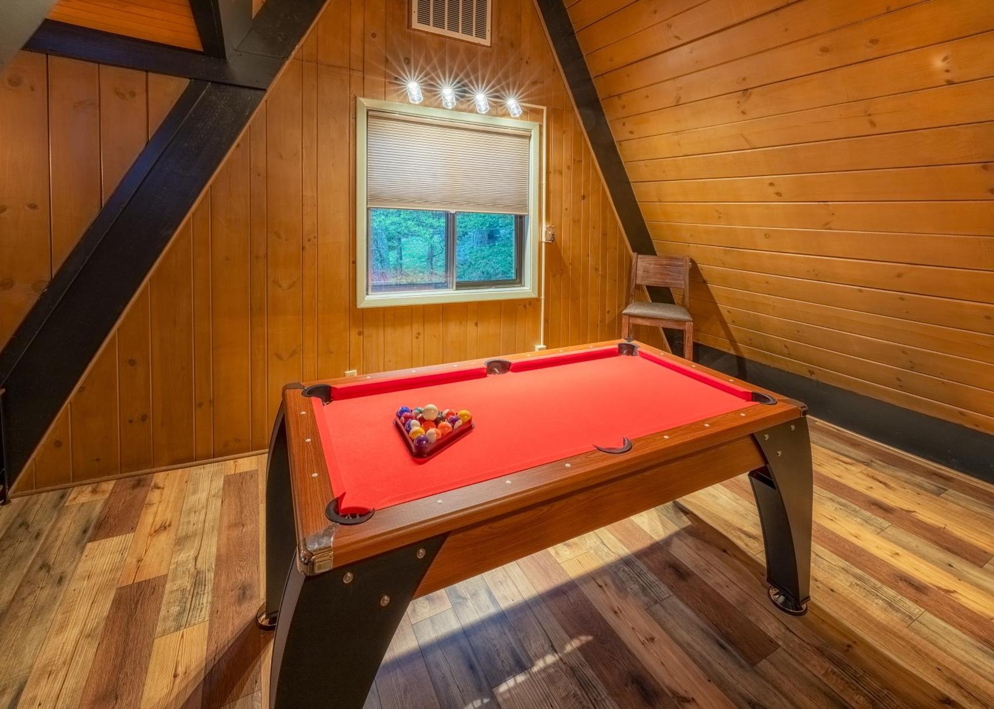 Chalet With Breathtaking Views, Hot Tub, Sauna, 10 Min To Downtown And National Park Gatlinburg