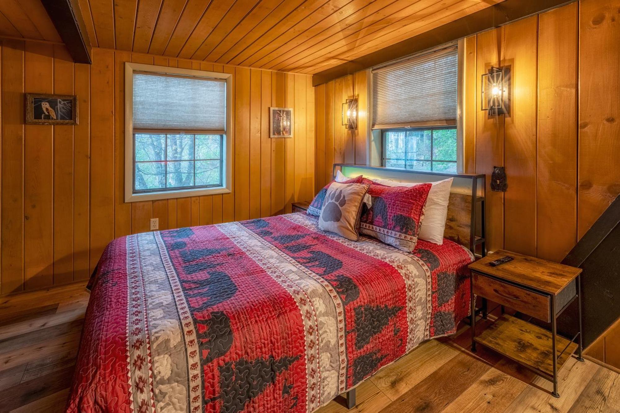 With Breathtaking Views, Hot Tub, Sauna, 10 Min To Downtown And National Park *