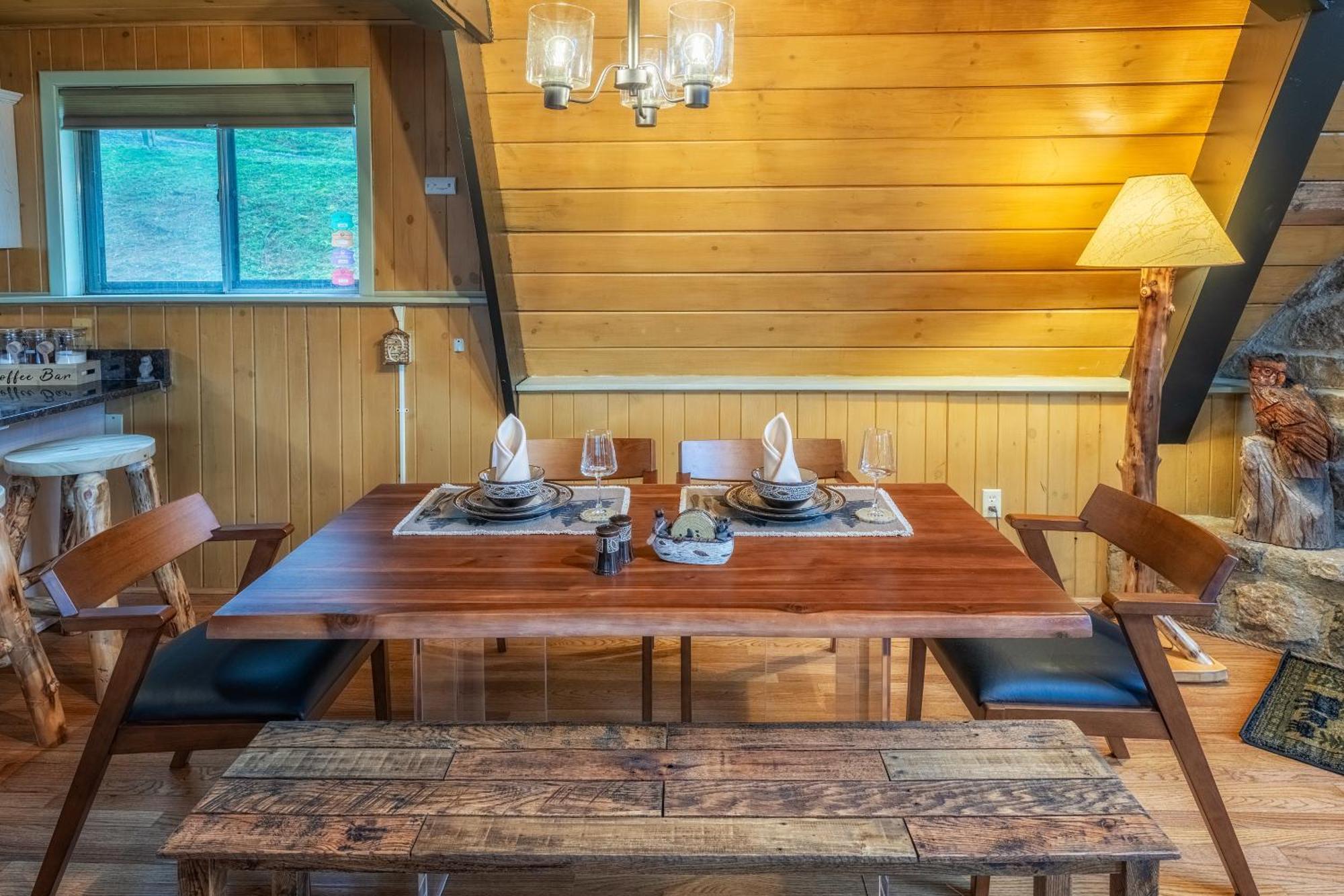 Chalet With Breathtaking Views, Hot Tub, Sauna, 10 Min To Downtown And National Park