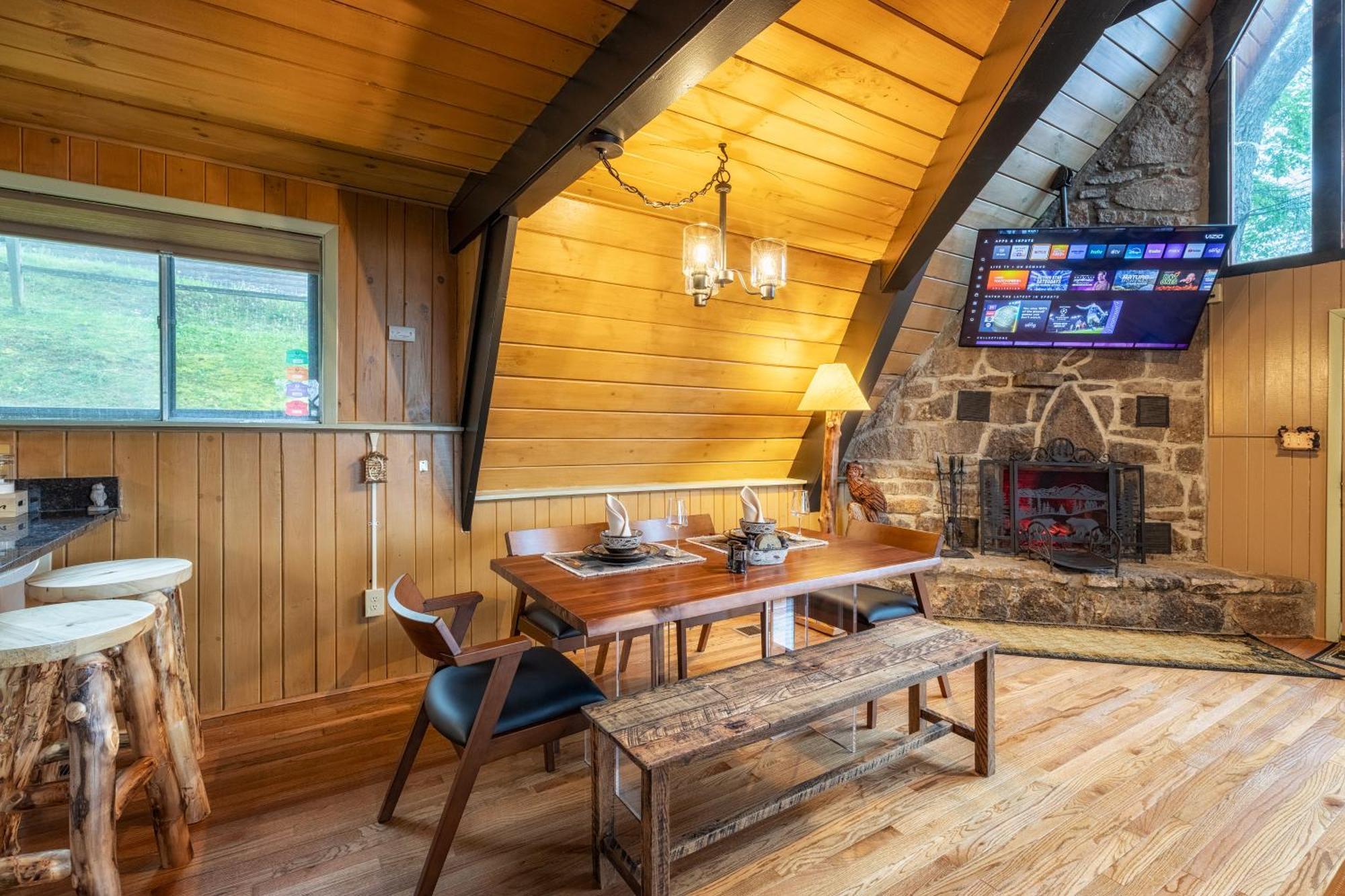 With Breathtaking Views, Hot Tub, Sauna, 10 Min To Downtown And National Park Gatlinburg