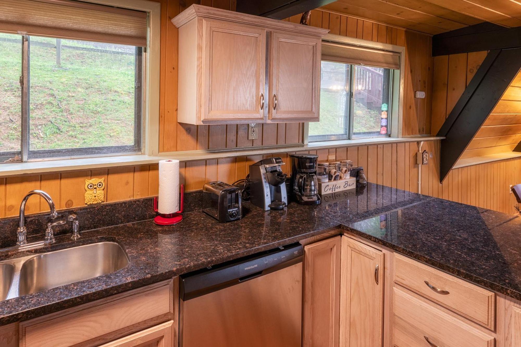 With Breathtaking Views, Hot Tub, Sauna, 10 Min To Downtown And National Park
