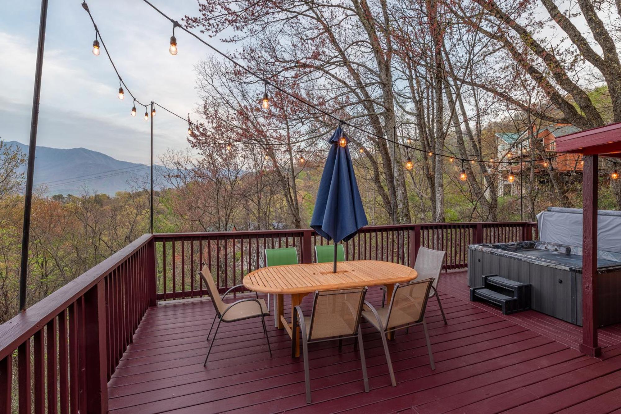 Chalet With Breathtaking Views, Hot Tub, Sauna, 10 Min To Downtown And National Park