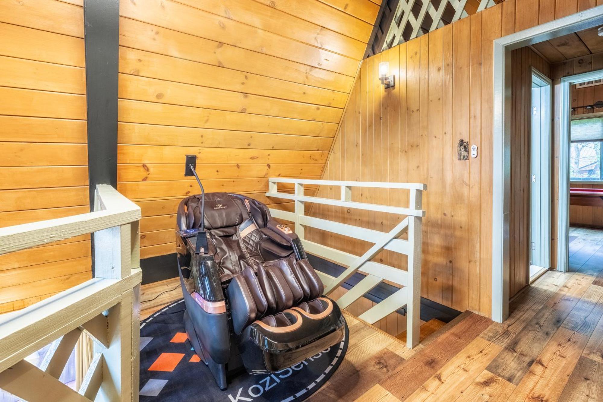 With Breathtaking Views, Hot Tub, Sauna, 10 Min To Downtown And National Park Chalet Gatlinburg