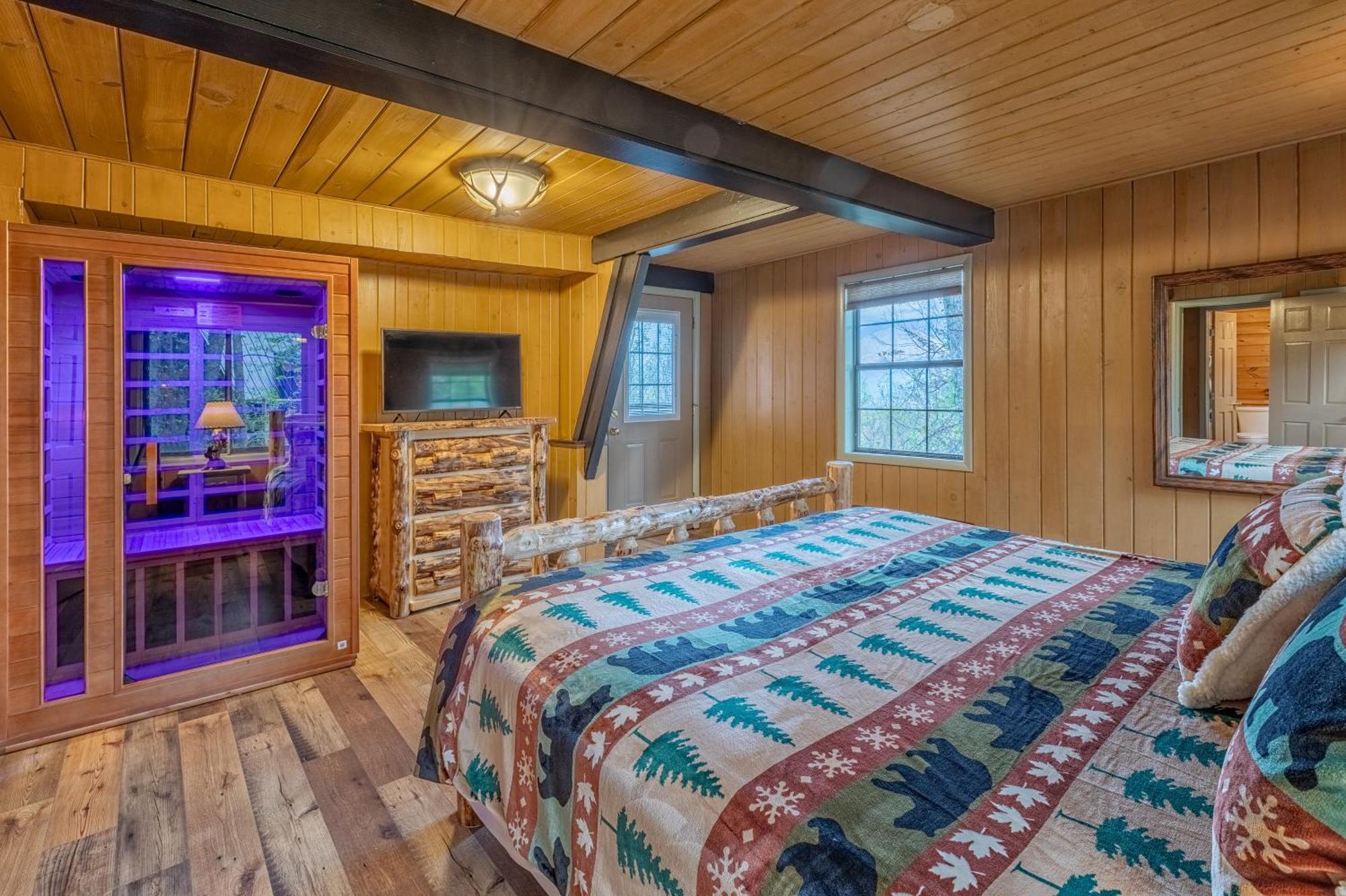 Chalet With Breathtaking Views, Hot Tub, Sauna, 10 Min To Downtown And National Park Gatlinburg