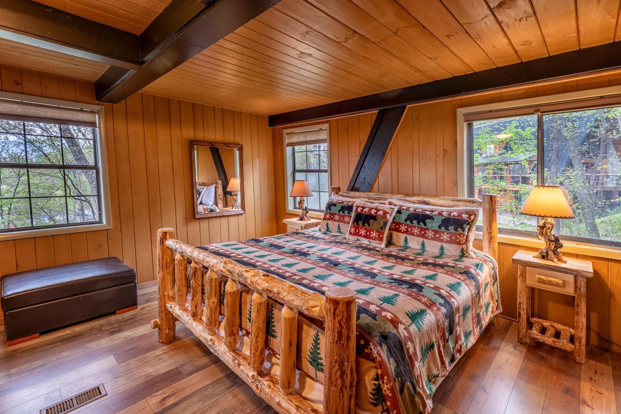 With Breathtaking Views, Hot Tub, Sauna, 10 Min To Downtown And National Park Chalet