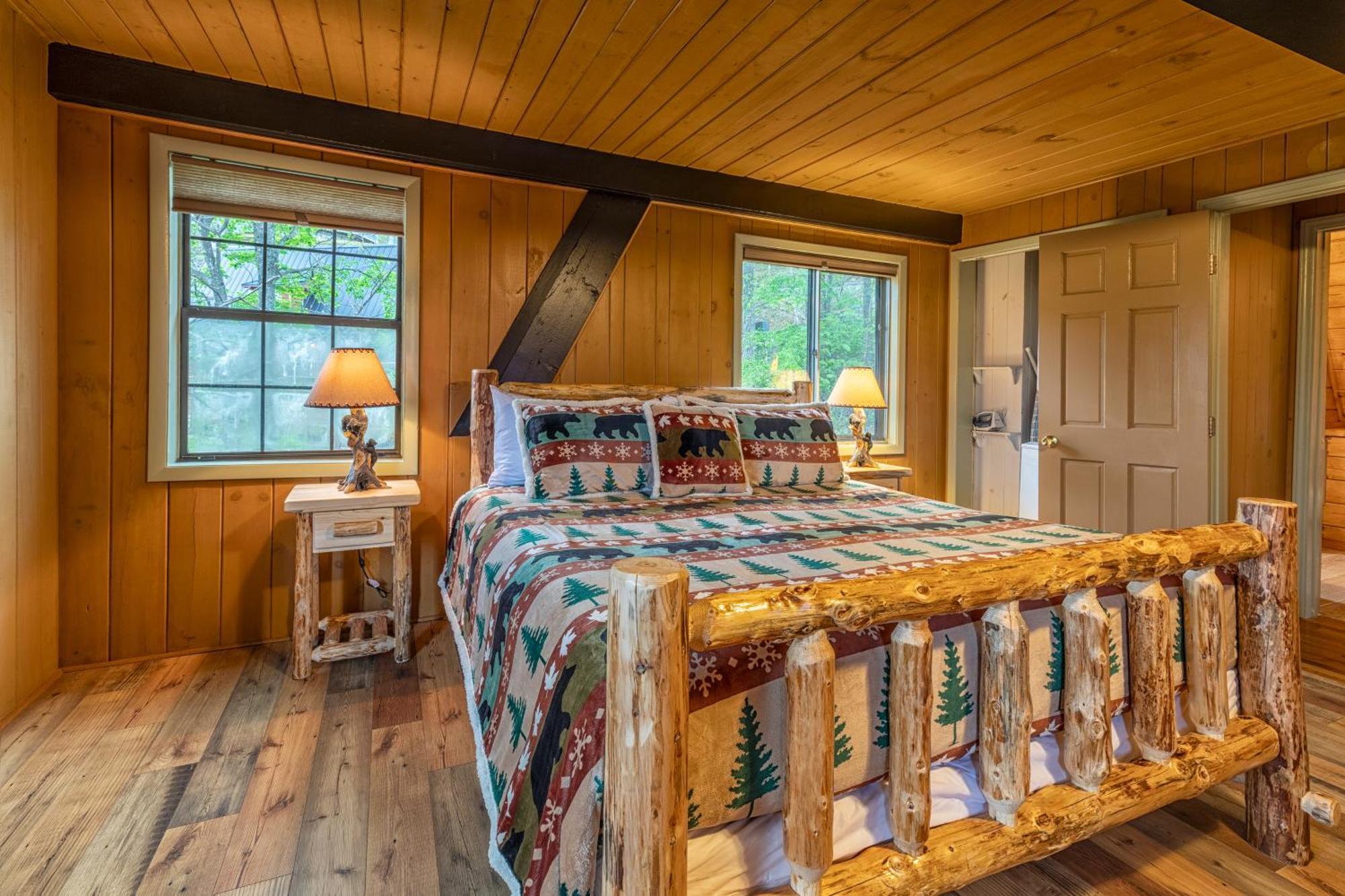 With Breathtaking Views, Hot Tub, Sauna, 10 Min To Downtown And National Park Chalet *