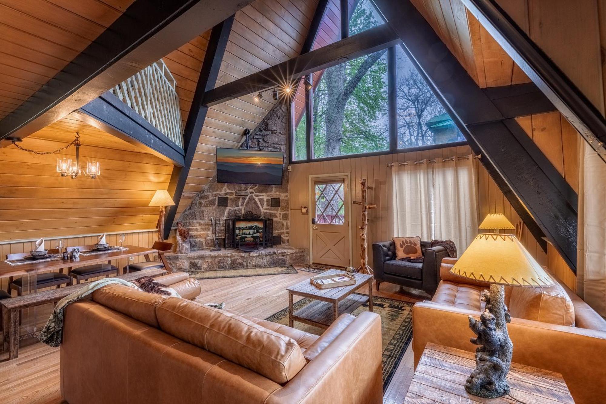 With Breathtaking Views, Hot Tub, Sauna, 10 Min To Downtown And National Park Chalet Gatlinburg