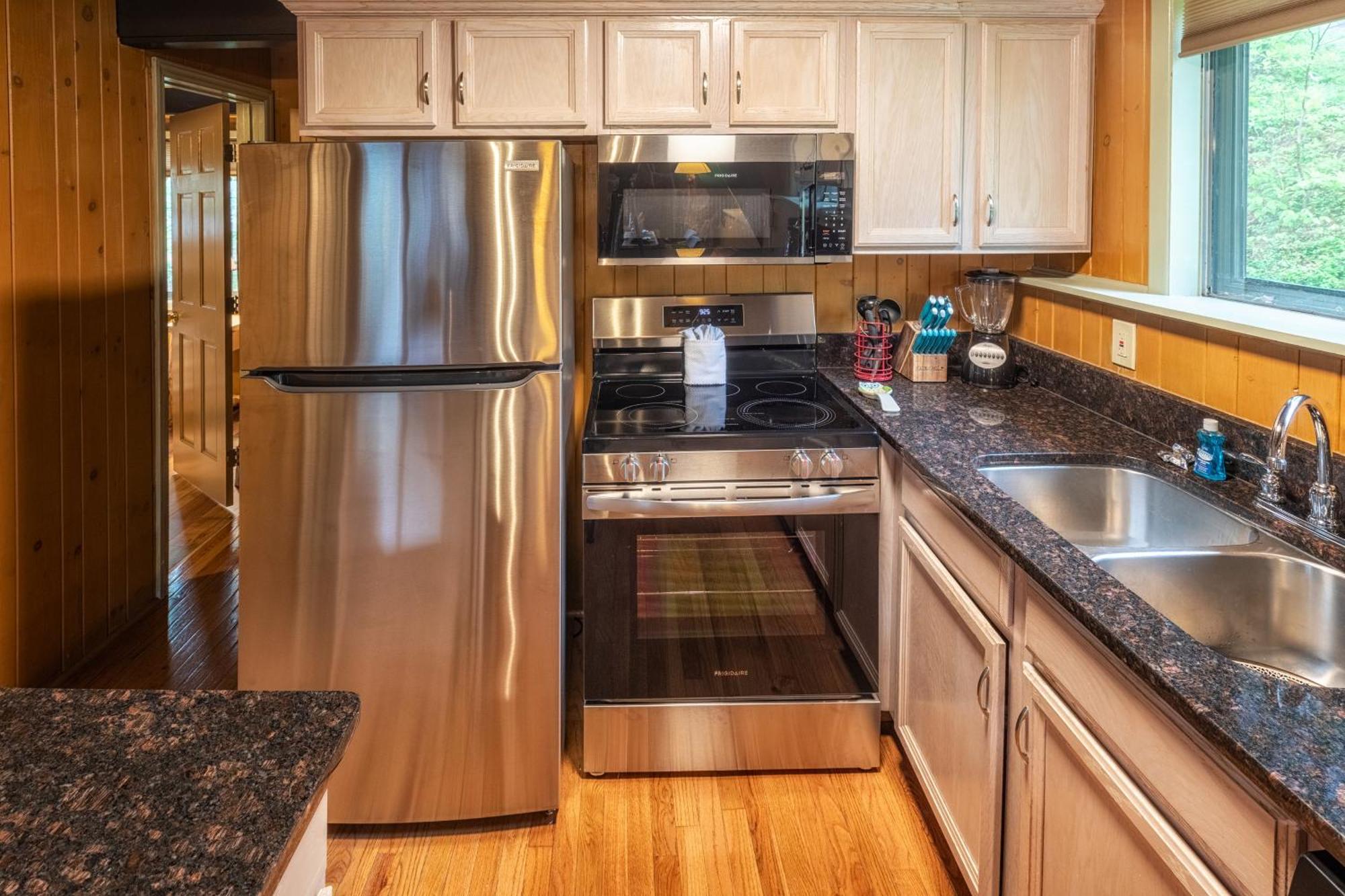 Chalet With Breathtaking Views, Hot Tub, Sauna, 10 Min To Downtown And National Park Gatlinburg
