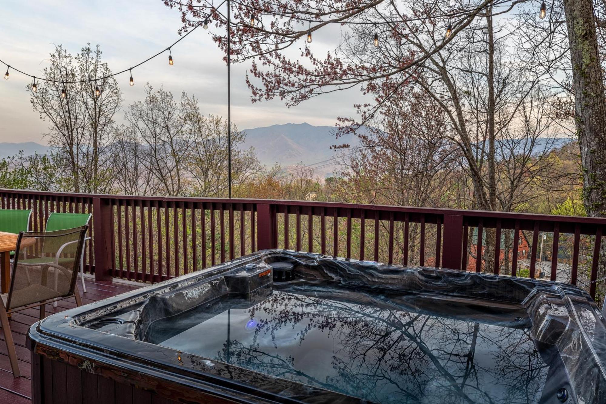 With Breathtaking Views, Hot Tub, Sauna, 10 Min To Downtown And National Park *