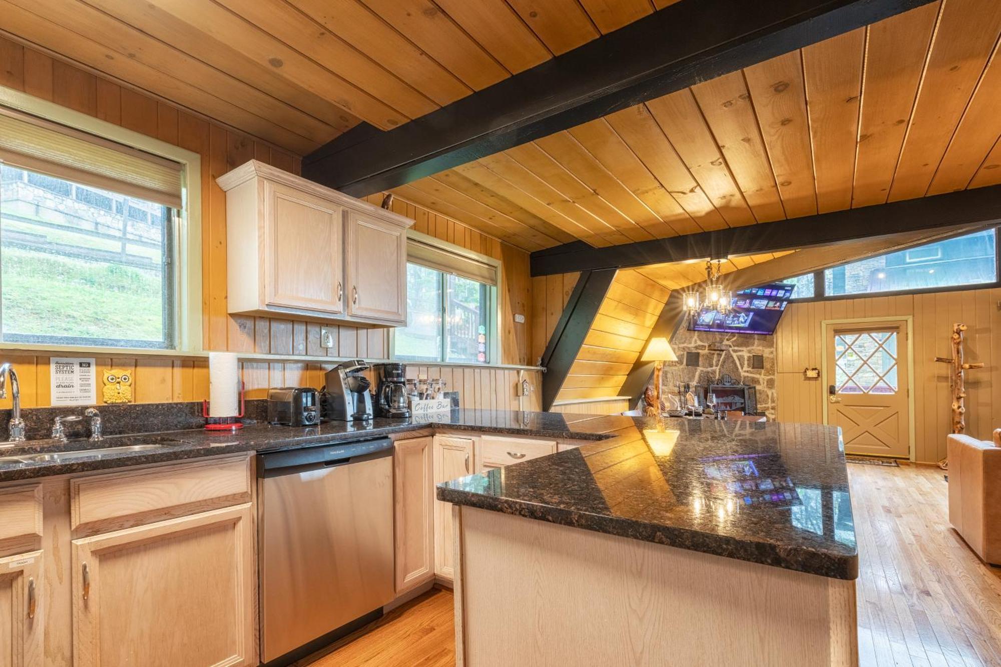 With Breathtaking Views, Hot Tub, Sauna, 10 Min To Downtown And National Park * Gatlinburg