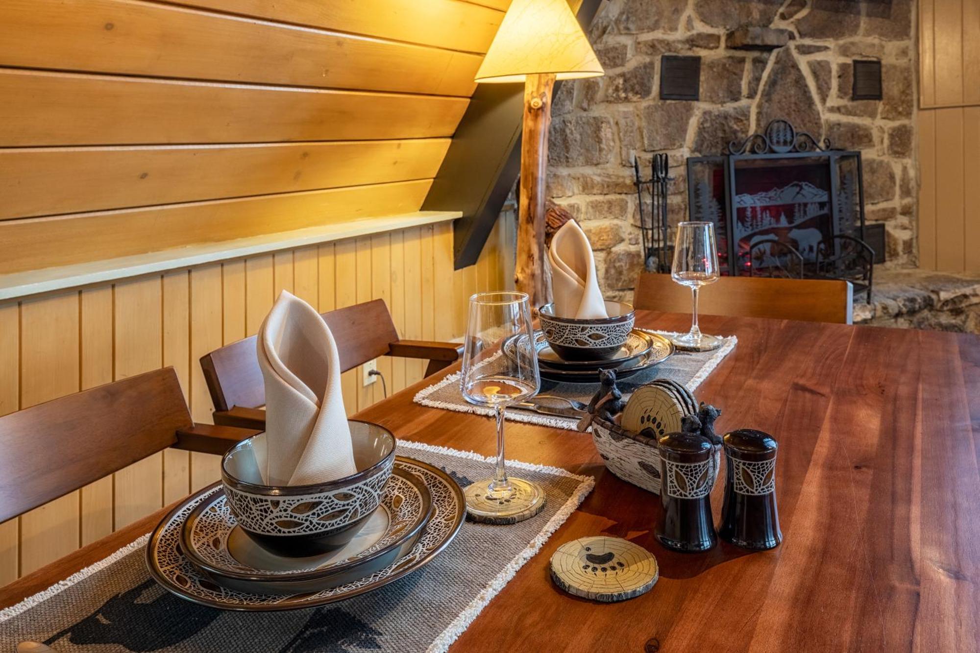 With Breathtaking Views, Hot Tub, Sauna, 10 Min To Downtown And National Park Chalet Gatlinburg