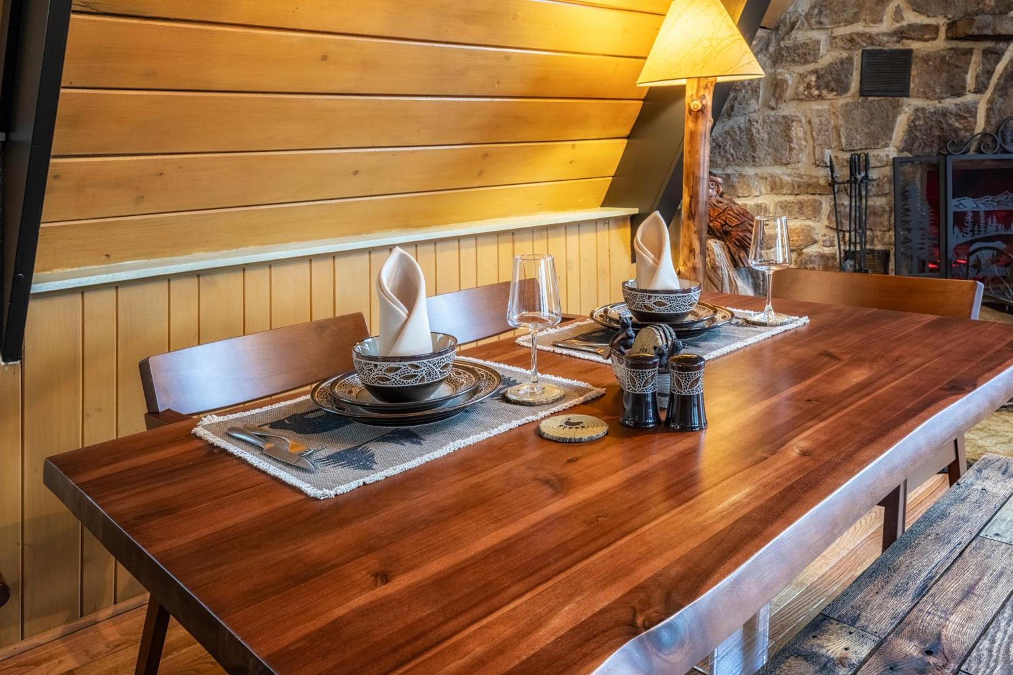 With Breathtaking Views, Hot Tub, Sauna, 10 Min To Downtown And National Park Chalet *